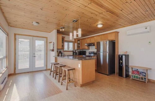 Greater Napanee Ski Chalet | Hay Bay waterfront retreat - Sunshine's cottage