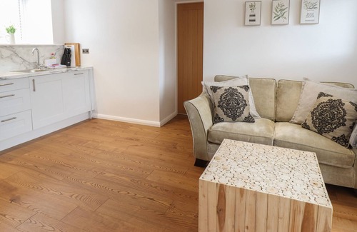 Henryd Cottage | HAY COTTAGE, romantic, character holiday cottage in Conwy