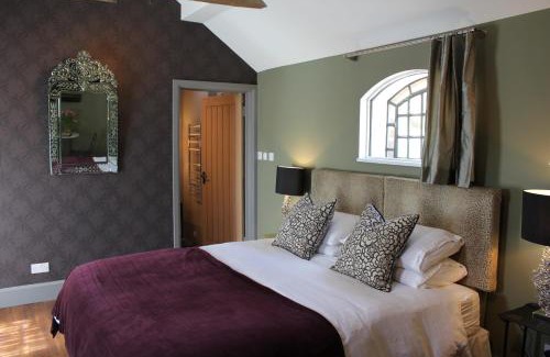 Stanley Common Bed & Breakfast | Hayeswood Lodge Luxury Accommodation
