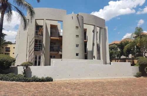 Sandown Apartment | Hayley's inn at village blues