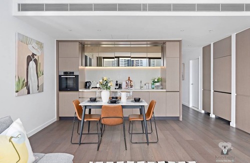 Chinatown Apartment | Haymarket Prime Location Charming 2 Bed