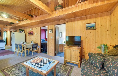 Hayward Cabin | Hayward Cabin w/Boat Slip + Fish House!