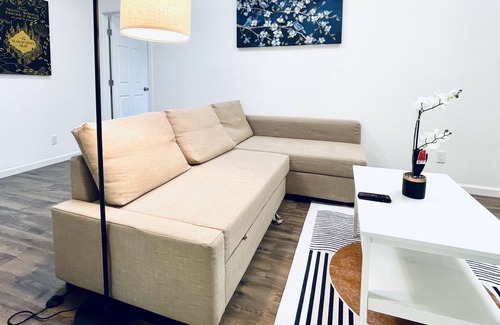 Hayward House | Hayward Entire2br comfortable Home/Free Parking