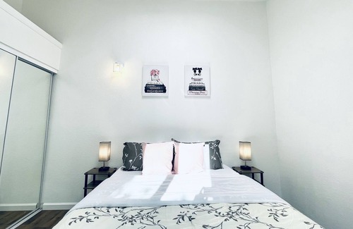 Hayward House | Hayward Entire2br comfortable Home/Free Parking