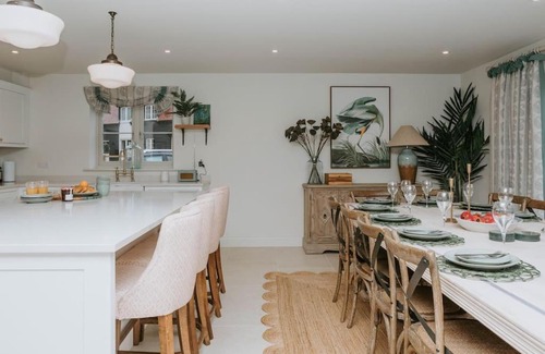 Highmoor Cross House | Hayward House, Hot Tub, Large Garden