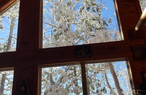 Hayward Cabin | Hayward, Round Lake Retreat! Private dock, 3 kayaks, beautifully maintained!
