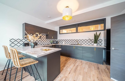 Ainley Top Apartment | Hayy ApartHotels Stanley Mill Luxury Retreat