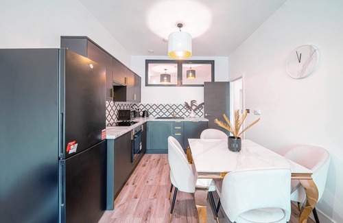 Ainley Top Apartment | Hayy ApartHotels Stanley Mill Stylish Retreat