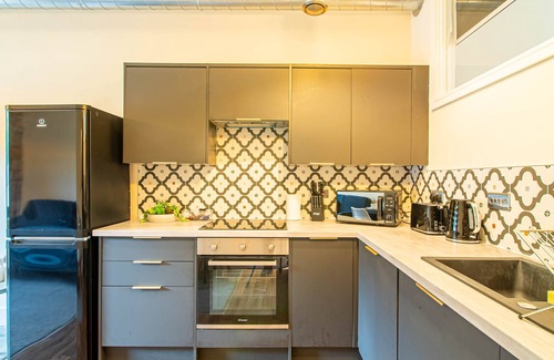 Ainley Top Apartment | Hayy ApartHotels Stanley Mill Cozy Corporate Stay