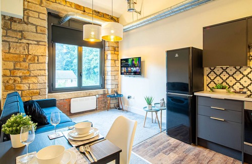 Ainley Top Apartment | Hayy ApartHotels Stanley Mill Cozy Corporate Stay