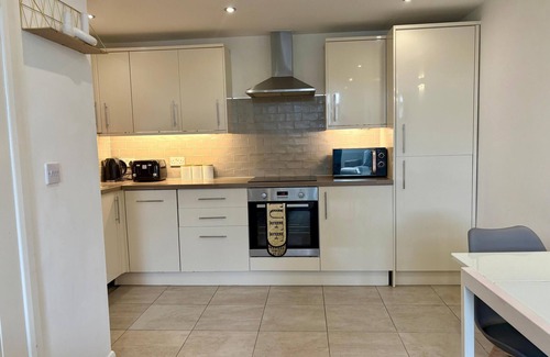 Kirkheaton Apartment | Hayy DealHouse Signature Stay