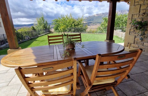 Allin House | Haz Turismo con tu Familia o Amigos por Navarra Desde Casa Rural Belástegui