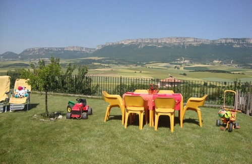 Allin House | Haz Turismo con tu Familia o Amigos por Navarra Desde Casa Rural Belástegui