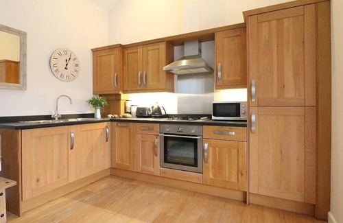 Maenporth Cottage | HAZEL BARN, pet friendly, character holiday cottage in Falmouth