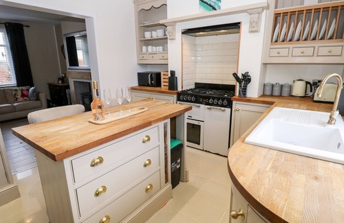 Sutton-in-Craven Cottage | HAZEL COTTAGE, pet friendly, with hot tub in Sutton-In-Craven
