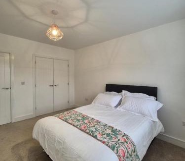 Rosliston House | Hazel Crescent