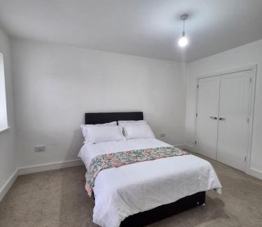 Rosliston House | Hazel Crescent