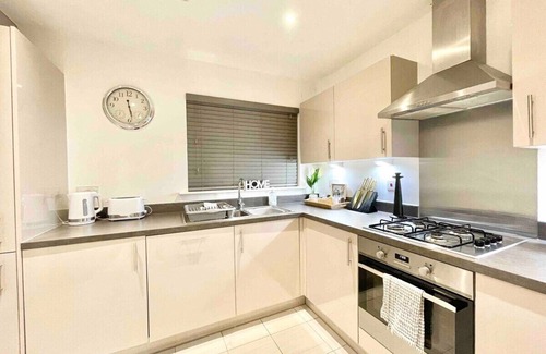 Swindon House | Hazel house enjoy a peaceful home with parking
