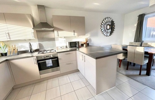 Swindon House | Hazel house enjoy a peaceful home with parking