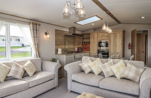 Teigngrace Cottage | HAZEL LODGE, pet friendly, country holiday cottage in Newton Abbot