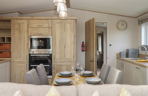 Teigngrace Cottage | HAZEL LODGE, pet friendly, country holiday cottage in Newton Abbot