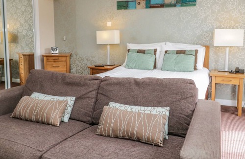 Penrith Cottage | HAZEL NOOK 21 ULLSWATER SUITE, romantic, with pool in Penruddock