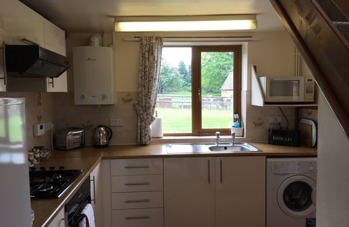 Wixford Cottage | Hazel - Peaceful farm cottage, safe parking, ideal for NEC & Stratford upon Avon