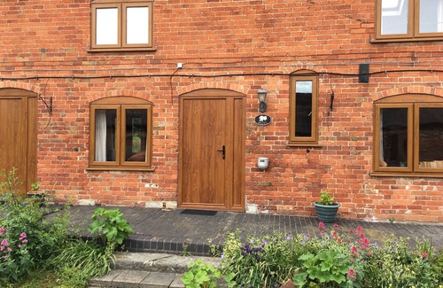 Wixford Cottage | Hazel - Peaceful farm cottage, safe parking, ideal for NEC & Stratford upon Avon
