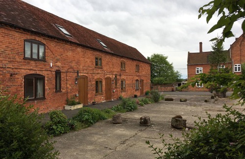 Wixford Cottage | Hazel - Peaceful farm cottage, safe parking, ideal for NEC & Stratford upon Avon