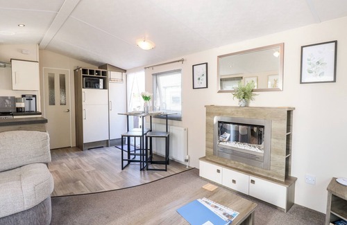 Hopton Cottage | Hazell Thorne Hideaway