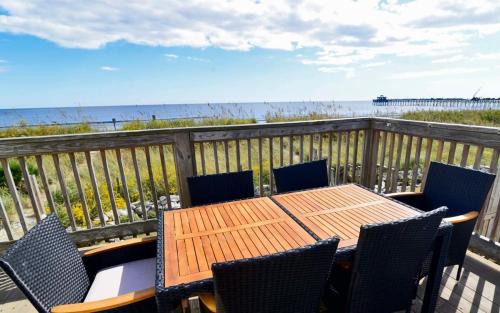 Cherry Grove Beach House | Hazels Castle Huge 2 in 1 Oceanfront House near Pier