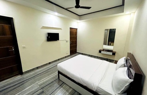Greater Kailash Enclave I Bed & Breakfast | HD LUXURY HOME STAY