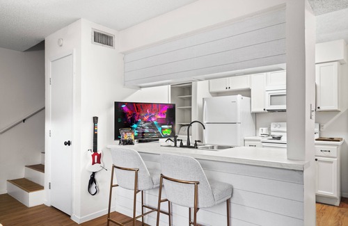 Dawson House | "Heading South" - 2 BR Getaway Near Downtown Austin