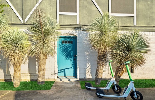 Dawson House | "Heading South" - 2 BR Getaway Near Downtown Austin