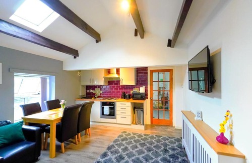 Headingley Apartment | Headingley 2 Bedroom first floor cottage flat Near Universities shops& Park