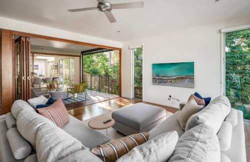 Moffat Beach House | Headlands Hideaway - Pet Friendly Home at Moffs