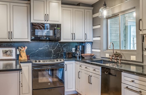 Cashiers Cottage | Headwater Cabin - Listen to the Chattooga River!