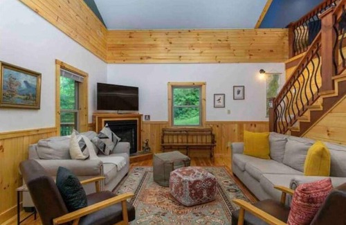 Hampton Cabin | Headwaters-Log Cabin Upstream from Adventure