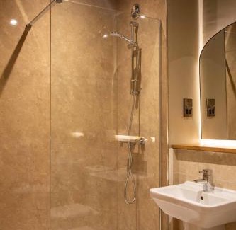 Liversedge Hotel | Healds Hall Hotel