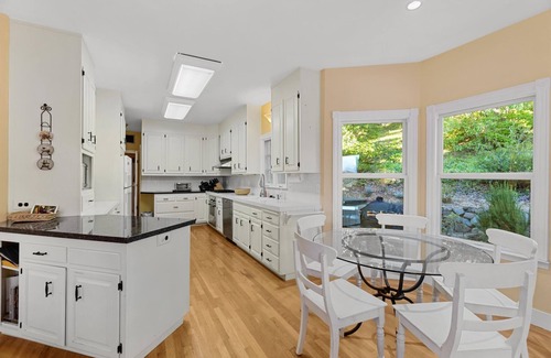 Healdsburg Other | Healdsburg, sleeps 10, pool, hot tub, gardens, BBQ, Vineyard Views