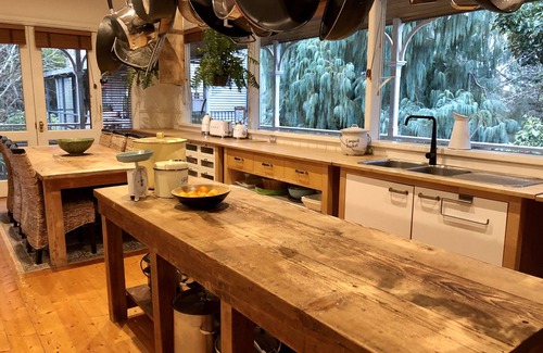 Chum Creek House | Healesville Garden Accommodation “RETREAT” (11 guests)