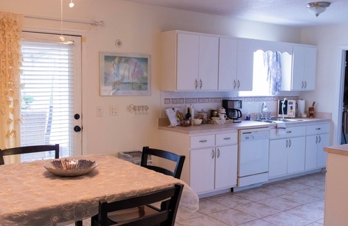 Interchange Square House | Healthy Haven 2 br Home in lovely Palm Bay with WiFi, AC