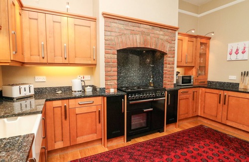 Leyburn Cottage | HEANOR HOUSE, character holiday cottage, with a garden in Leyburn