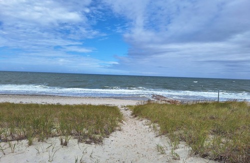 East Sandwich Cottage | Hear the sound of the surf