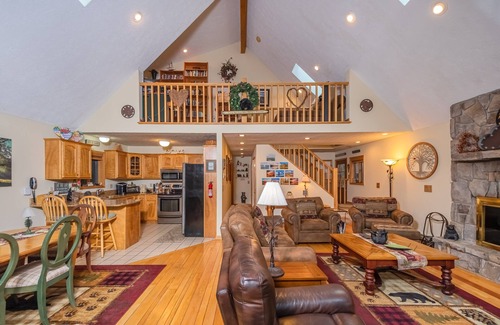 Mountainside House | Heart and Soul | Spacious Deck + Central Location