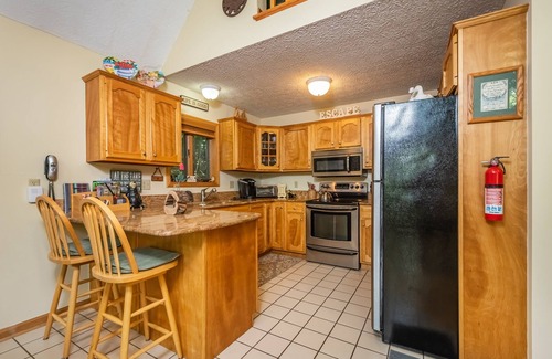 Mountainside House | Heart and Soul | Spacious Deck + Central Location