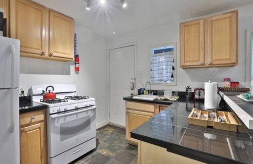 Neartown Apartment | Heart l Of Montrose - Cozy 1 BR