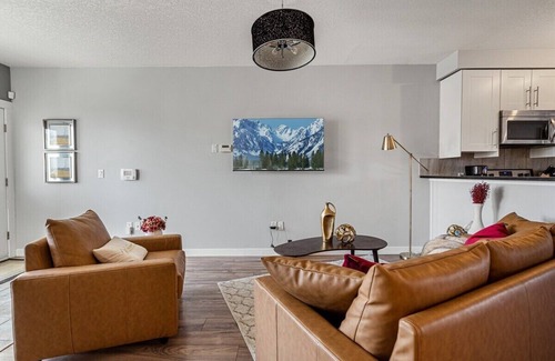 Sunalta Apartment | Heart of 17th Ave