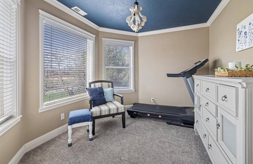 Meridian House | *Heart of Bear Creek*3000SqFt*Hot Tub*Projector room*BBQ