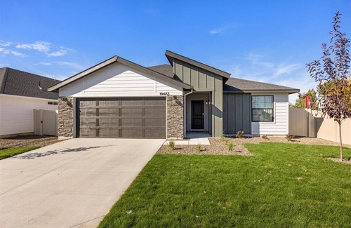 Caldwell House | *Heart of Caldwell*HotTub*Fenced Yard| Spacious